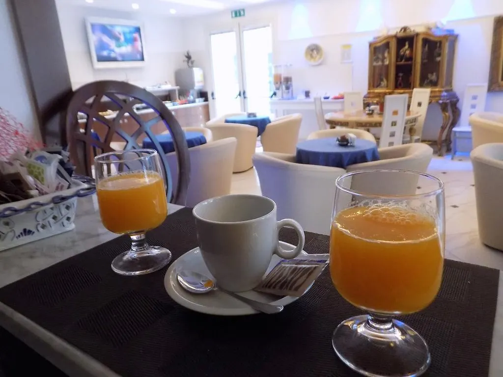 Hotel Residence Villa Del Mare  Rimini