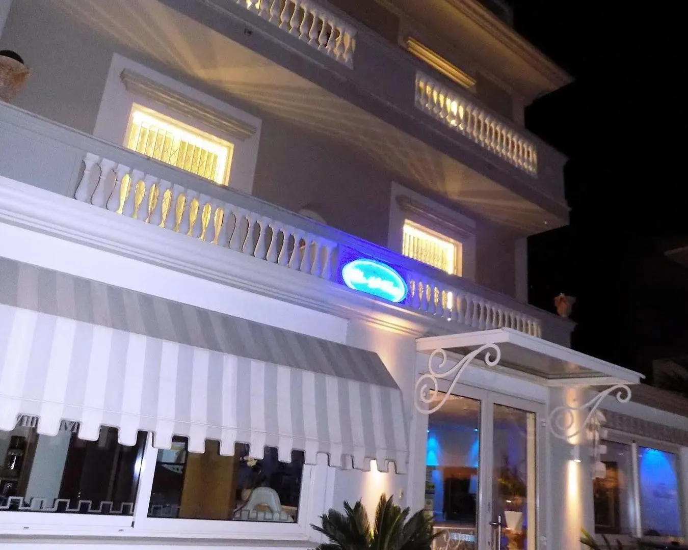 Hotel Residence Villa Del Mare Rimini 3*,